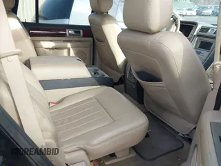 2006 Lincoln Navigator Luxury with VIN 5LMFU27586LJ17756, listed as a IAAI auction lot 41514631 with 296,988 mi miles. Bid and sale history available at carsss.com. Image 8.