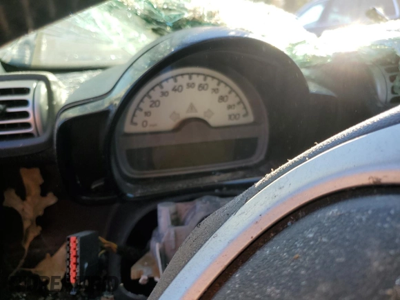 2010 Smart fortwo Pure с VIN WMEEJ3BA4AK363015, выставлен на аукционе Copart как лот 76066204 с пробегом Не указан миль и Списание • Salvage title. История ставок и продаж доступна на DreamBid. Изображение 9.