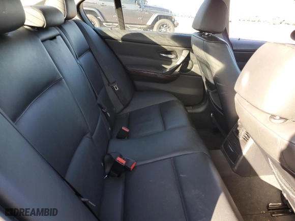 2006 BMW 3 Series 330i with VIN WBAVB33546KR75071, listed as a Copart auction lot 42124475 with 263,215 mi miles and Salvage Title. Bid and sale history available at carsss.com. Image 10.