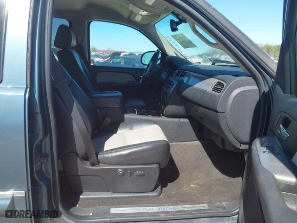 2008 GMC Sierra 1500 Work Truck with VIN 2GTEK133681242190, listed as a IAAI auction lot 41784934 with 394,088 mi miles. Bid and sale history available at carsss.com. Image 5.