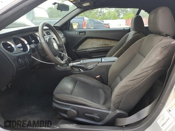 2012 Ford Mustang V6 z VIN 1ZVBP8EM8C5207416, wystawiony jako Copart lot #57823615 z przebiegiem 162 286 mil mil oraz Szkoda całkowita • Salvage title. Historia ofert i sprzedaży dostępna na DreamBid. Obrazek 7.