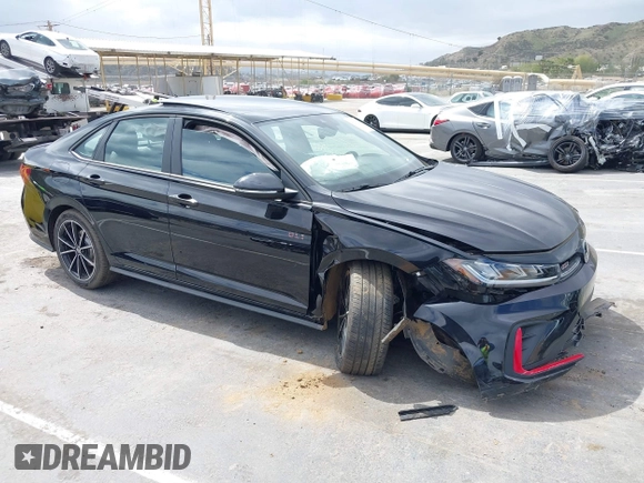 2025 Volkswagen Jetta GLI Autobahn z VIN 3VW2T7BU9SM003551, wystawiony jako IAAI lot #41808269 z przebiegiem 4 038 mil mil oraz . Historia ofert i sprzedaży dostępna na DreamBid. Obrazek 1.