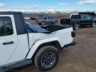 2020 Jeep Gladiator Overland with VIN 1C6HJTFG1LL107641, listed as a IAAI auction lot 41847586 with 69,664 mi miles. Bid and sale history available at carsss.com. Image 6.