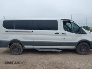 2016 Ford Transit XL z VIN 1FBZX2YM9GKA49741, wystawiony jako IAAI lot #42502394 z przebiegiem 70 321 mil mil oraz . Historia ofert i sprzedaży dostępna na DreamBid. Obrazek 13.