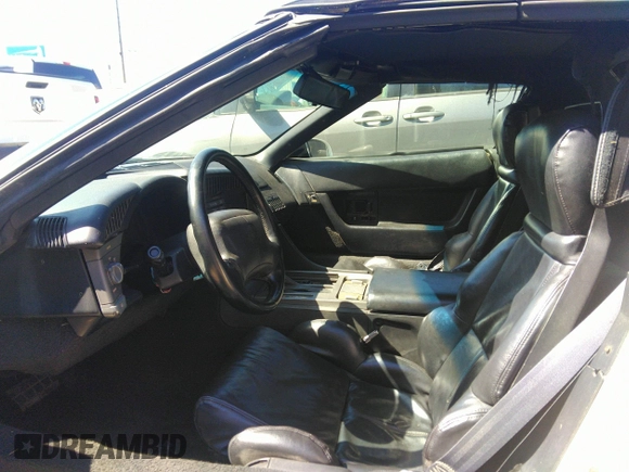 1991 Chevrolet Corvette z VIN 1G1YY338XM5114135, wystawiony jako IAAI lot #41889158 z przebiegiem 122 194 mil mil oraz . Historia ofert i sprzedaży dostępna na DreamBid. Obrazek 5.