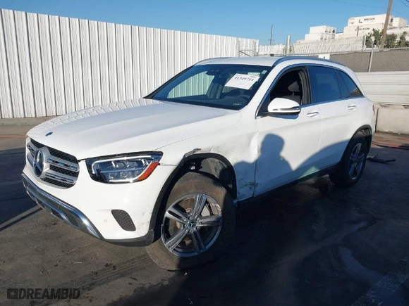 2022 Mercedes-Benz GLC with VIN W1N0G8DB4NG106285, listed as a IAAI auction lot 41349714 with 31,975 mi miles. Bid and sale history available at carsss.com. Image 2.
