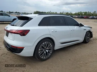 2024 Audi Q8 e-tron Premium Plus z VIN WA15AAGE8RB017425, wystawiony jako Copart lot #75212724 z przebiegiem 7 103 mil mil oraz Szkoda całkowita • Salvage title. Historia ofert i sprzedaży dostępna na DreamBid. Obrazek 3.