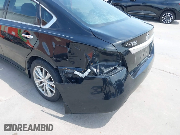 2015 Nissan Altima 2.5 z VIN 1N4AL3AP7FN884738, wystawiony jako IAAI lot #42050899 z przebiegiem 106 111 mil mil oraz . Historia ofert i sprzedaży dostępna na DreamBid. Obrazek 6.