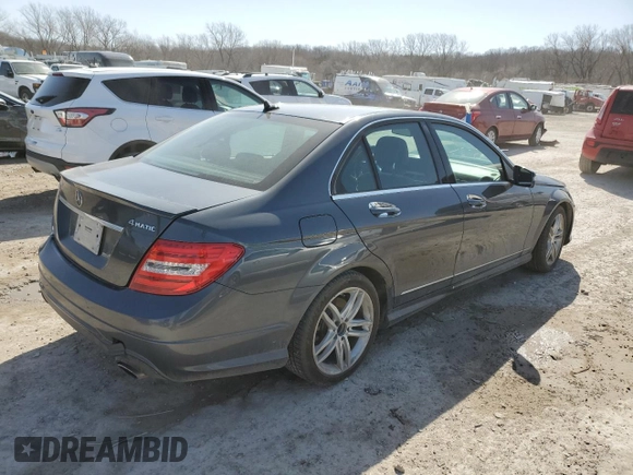2013 Mercedes-Benz C 300 Sport z VIN WDDGF8AB3DG122432, wystawiony jako Copart lot #47444215 z przebiegiem 139 825 mil mil oraz Szkoda całkowita • Salvage title. Historia ofert i sprzedaży dostępna na DreamBid. Obrazek 3.