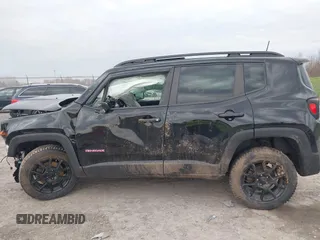 2020 Jeep Renegade Latitude z VIN ZACNJBBB8LPM11042, wystawiony jako IAAI lot #42072333 z przebiegiem 49 323 mil mil oraz . Historia ofert i sprzedaży dostępna na DreamBid. Obrazek 14.