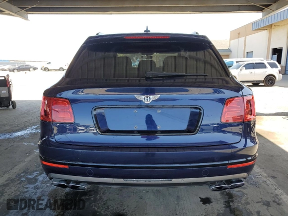 2019 Bentley Bentayga V8 z VIN SJAAM2ZV3KC027084, wystawiony jako Copart lot #45814705 z przebiegiem 38 490 mil mil oraz Szkoda całkowita • Salvage title. Historia ofert i sprzedaży dostępna na DreamBid. Obrazek 6.