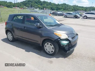 2010 Scion xD z VIN JTKKU4B46A1002781, wystawiony jako IAAI lot #42591179 z przebiegiem 215 788 mil mil oraz . Historia ofert i sprzedaży dostępna na DreamBid. Obrazek 1.