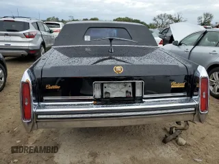 1986 Cadillac Fleetwood z VIN 1G6DW69YXG9739705, wystawiony jako Copart lot #74947294 z przebiegiem 53 213 mil mil oraz Nie do naprawy. Historia ofert i sprzedaży dostępna na DreamBid. Obrazek 6.