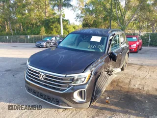 2024 Volkswagen Atlas SE with VIN 1V2WR2CA3RC538136, listed as a IAAI auction lot 42209115 with 23,660 mi miles and . Bid and sale history available at DreamBid. Image 6.