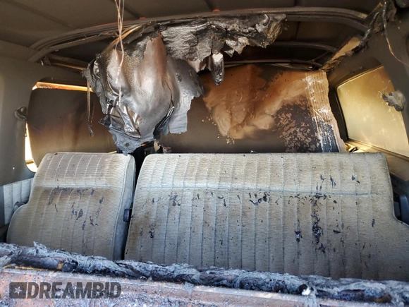 1989 Chevrolet Suburban z VIN 1GNGV26K8KF128711, wystawiony jako Copart lot #46658895 z przebiegiem Nie podano mil oraz Szkoda całkowita • Salvage title. Historia ofert i sprzedaży dostępna na DreamBid. Obrazek 10.