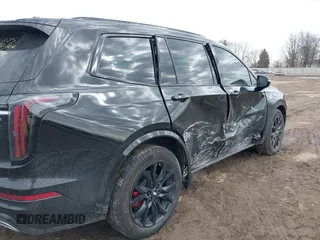 2024 Cadillac XT6 AWD Sport z VIN 1GYKPHRS8RZ750238, wystawiony jako IAAI lot #41769814 z przebiegiem 3600 mil mil oraz . Historia ofert i sprzedaży dostępna na DreamBid. Obrazek 18.
