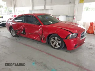 2013 Dodge Charger SXT z VIN 2C3CDXHG4DH532045, wystawiony jako IAAI lot #42416661 z przebiegiem 131 547 mil mil oraz . Historia ofert i sprzedaży dostępna na DreamBid. Obrazek 1.