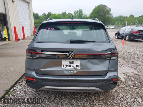 2025 Volkswagen Taos z VIN 3VV5C7B24SM004848, wystawiony jako IAAI lot #42118721 z przebiegiem 6378 mil mil oraz . Historia ofert i sprzedaży dostępna na DreamBid. Obrazek 16.