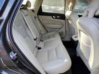2018 Volvo XC60 Momentum z VIN LYVA22RKXJB086811, wystawiony jako Copart lot #75539864 z przebiegiem 50 449 mil mil oraz Nie do naprawy • Non repairable. Historia ofert i sprzedaży dostępna na DreamBid. Obrazek 11.