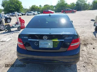 2013 Mercedes-Benz C 300 Sport z VIN WDDGF8AB7DR286299, wystawiony jako IAAI lot #42646185 z przebiegiem 108 569 mil mil oraz . Historia ofert i sprzedaży dostępna na DreamBid. Obrazek 16.