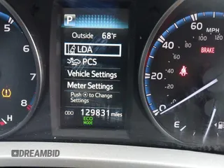 2017 Toyota RAV4 LE z VIN 2T3BFREV8HW667907, wystawiony jako IAAI lot #42130136 z przebiegiem 129 831 mil mil oraz . Historia ofert i sprzedaży dostępna na DreamBid. Obrazek 15.