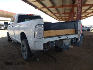 2020 Ram 2500 Tradesman z VIN 3C6UR5HJ2LG111495, wystawiony jako IAAI lot #42068717 z przebiegiem 172 052 mil mil oraz . Historia ofert i sprzedaży dostępna na DreamBid. Obrazek 3.