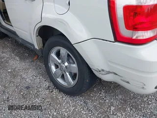2010 Ford Escape Limited с VIN 1FMCU0EG1AKD30643, выставлен на аукционе IAAI как лот 42241302 с пробегом 180 142 миль миль и . История ставок и продаж доступна на DreamBid. Изображение 6.