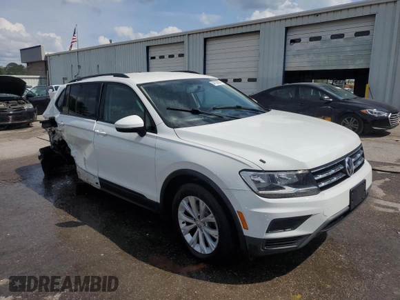 2018 Volkswagen Tiguan S z VIN 3VV1B7AX1JM083571, wystawiony jako Copart lot #54136505 z przebiegiem 137 173 mil mil oraz Szkoda całkowita • Salvage title. Historia ofert i sprzedaży dostępna na DreamBid. Obrazek 4.
