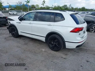 2024 Volkswagen Tiguan SE R-Line Black z VIN 3VVCB7AX1RM037369, wystawiony jako IAAI lot #41911287 z przebiegiem 16 458 mil mil oraz . Historia ofert i sprzedaży dostępna na DreamBid. Obrazek 3.