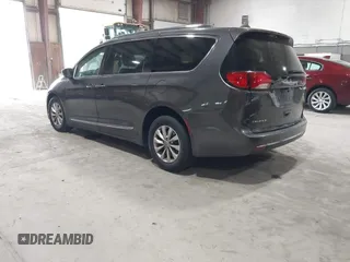 2018 Chrysler Pacifica Touring L z VIN 2C4RC1BG6JR352778, wystawiony jako IAAI lot #42244634 z przebiegiem 70 747 mil mil oraz . Historia ofert i sprzedaży dostępna na DreamBid. Obrazek 3.