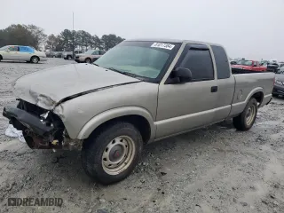 2002 GMC Sonoma SLS with VIN 1GTCS195828236783, listed as a Copart auction lot 81017384 with 233,431 mi miles and Salvage Title. Bid and sale history available at carsss.com. Image 1.
