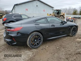 2020 BMW M8 z VIN WBSAE0C0XLCD01469, wystawiony jako Copart lot #47221453 z przebiegiem Nie podano mil oraz . Historia ofert i sprzedaży dostępna na DreamBid. Obrazek 3.