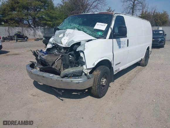2005 GMC Savana Cargo Van Y3H Paratransit with VIN 1GTHG39U551134395, listed as a IAAI auction lot 41779525 with 1 mi miles. Bid and sale history available at carsss.com. Image 2.