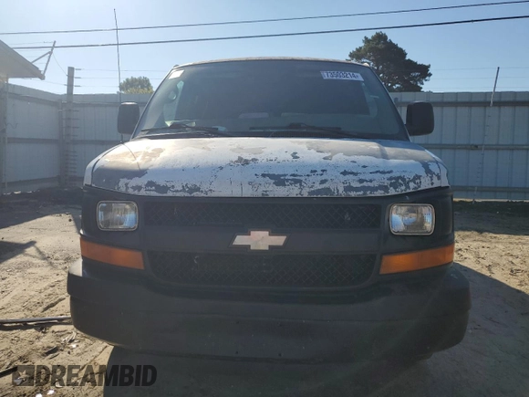 2008 Chevrolet Express Passenger z VIN 1GAGG25KX81133217, wystawiony jako Copart lot #73503214 z przebiegiem 323 605 mil mil oraz Czysty tytuł • Clean title. Historia ofert i sprzedaży dostępna na DreamBid. Obrazek 5.