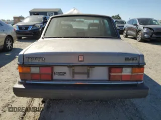 1993 Volvo 240 z VIN YV1AS8808P1489831, wystawiony jako Copart lot #72439554 z przebiegiem 147 232 mil mil oraz Tytuł czysty. Historia ofert i sprzedaży dostępna na DreamBid. Obrazek 6.