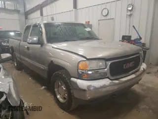 1999 GMC New Sierra 1500 SLE with VIN 2GTEK19T0X1569819, listed as a Copart auction lot 61018334 with 198,180 mi miles and Non Repairable. Bid and sale history available at carsss.com. Image 4.