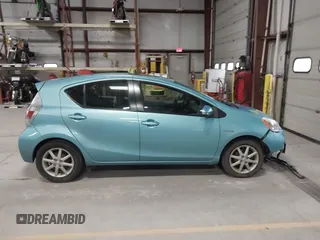 2014 Toyota Prius One z VIN JTDKDTB3XE1060360, wystawiony jako IAAI lot #41972531 z przebiegiem 140 012 mil mil oraz . Historia ofert i sprzedaży dostępna na DreamBid. Obrazek 13.