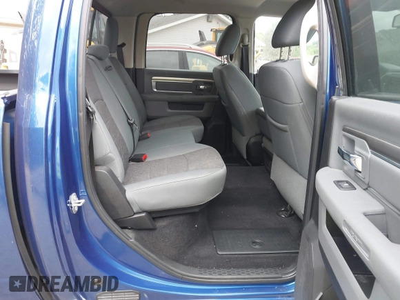 2017 Ram 1500 Big Horn z VIN 3C6RR7LT0HG523898, wystawiony jako IAAI lot #42333835 z przebiegiem 81 421 mil mil oraz . Historia ofert i sprzedaży dostępna na DreamBid. Obrazek 8.