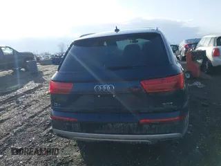 2017 Audi Q7 Premium Plus z VIN WA1LAAF75HD019470, wystawiony jako IAAI lot #41724853 z przebiegiem 85 301 mil mil oraz . Historia ofert i sprzedaży dostępna na DreamBid. Obrazek 16.