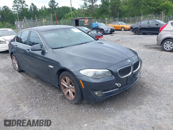 2012 BMW 5 Series 528i z VIN WBAXG5C55CDW92474, wystawiony jako IAAI lot #42468737 z przebiegiem 172 586 mil mil oraz . Historia ofert i sprzedaży dostępna na DreamBid. Obrazek 1.