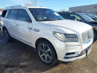 2019 Lincoln Navigator Reserve with VIN 5LMJJ2LT2KEL09194, listed as a IAAI auction lot 40900152 with 117,272 mi miles. Bid and sale history available at carsss.com. Image 1.