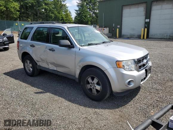 2011 Ford Escape XLS z VIN 1FMCU0C75BKA71501, wystawiony jako Copart lot #62614335 z przebiegiem 130 210 mil mil oraz Szkoda całkowita • Salvage title. Historia ofert i sprzedaży dostępna na DreamBid. Obrazek 4.