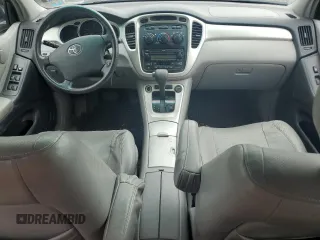 2005 Toyota Highlander z VIN JTEEP21A850090649, wystawiony jako Copart lot #61280015 z przebiegiem 220 506 mil mil oraz Czysty tytuł • Clean title. Historia ofert i sprzedaży dostępna na DreamBid. Obrazek 8.
