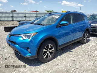 2018 Toyota RAV4 XLE z VIN JTMWFREV4JJ731575, wystawiony jako Copart lot #56062675 z przebiegiem 57 891 mil mil oraz Szkoda całkowita • Salvage title. Historia ofert i sprzedaży dostępna na DreamBid. Obrazek 1.