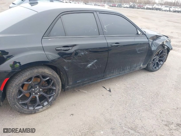 2019 Chrysler 300 with VIN 2C3CCABG8KH686134, listed as a IAAI auction lot 41610606 with NaN miles. Bid and sale history available at carsss.com. Image 6.