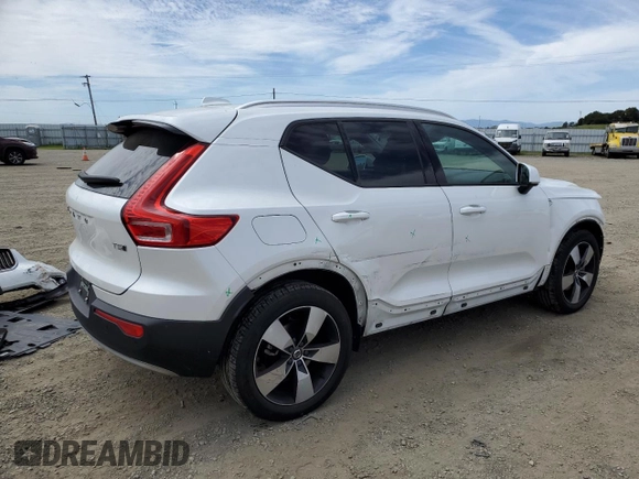 2022 Volvo XC40 Momentum with VIN YV4162UK0N2647095, listed as a Copart auction lot 52417015 with 42,041 mi miles and Salvage title. Bid and sale history available at DreamBid. Image 3.