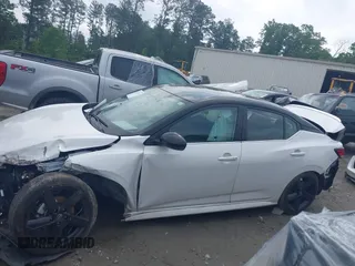 2024 Nissan Sentra SR z VIN 3N1AB8DV8RY256864, wystawiony jako IAAI lot #42127316 z przebiegiem 22 746 mil mil oraz . Historia ofert i sprzedaży dostępna na DreamBid. Obrazek 14.