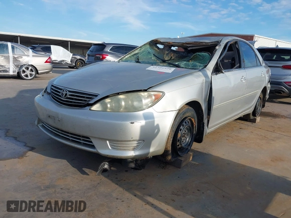 2005 Toyota Camry STD z VIN 4T1BE32K45U604821, wystawiony jako IAAI lot #41301920 z przebiegiem 124 596 mil mil oraz . Historia ofert i sprzedaży dostępna na DreamBid. Obrazek 2.