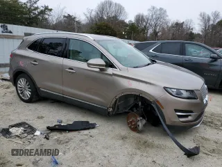 2019 Lincoln MKC Standard z VIN 5LMCJ1C9XKUL26497, wystawiony jako Copart lot #45780825 z przebiegiem 32 216 mil mil oraz Szkoda całkowita • Salvage title. Historia ofert i sprzedaży dostępna na DreamBid. Obrazek 4.