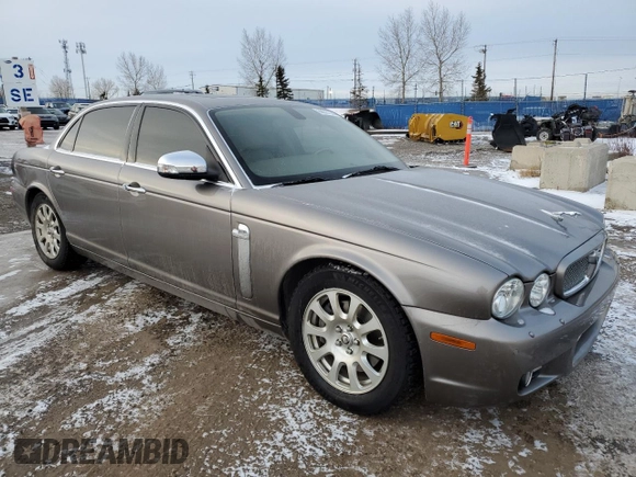 2009 Jaguar XJ with VIN SAJXA82B69SH31532, listed as a Copart auction lot 88027035 with 90,233 mi miles and Clean Title. Bid and sale history available at DreamBid. Image 4.